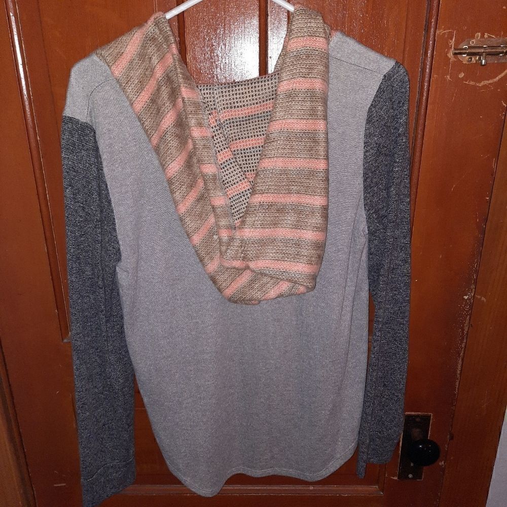 Lightweight hoodie   - Picture 2 of 2